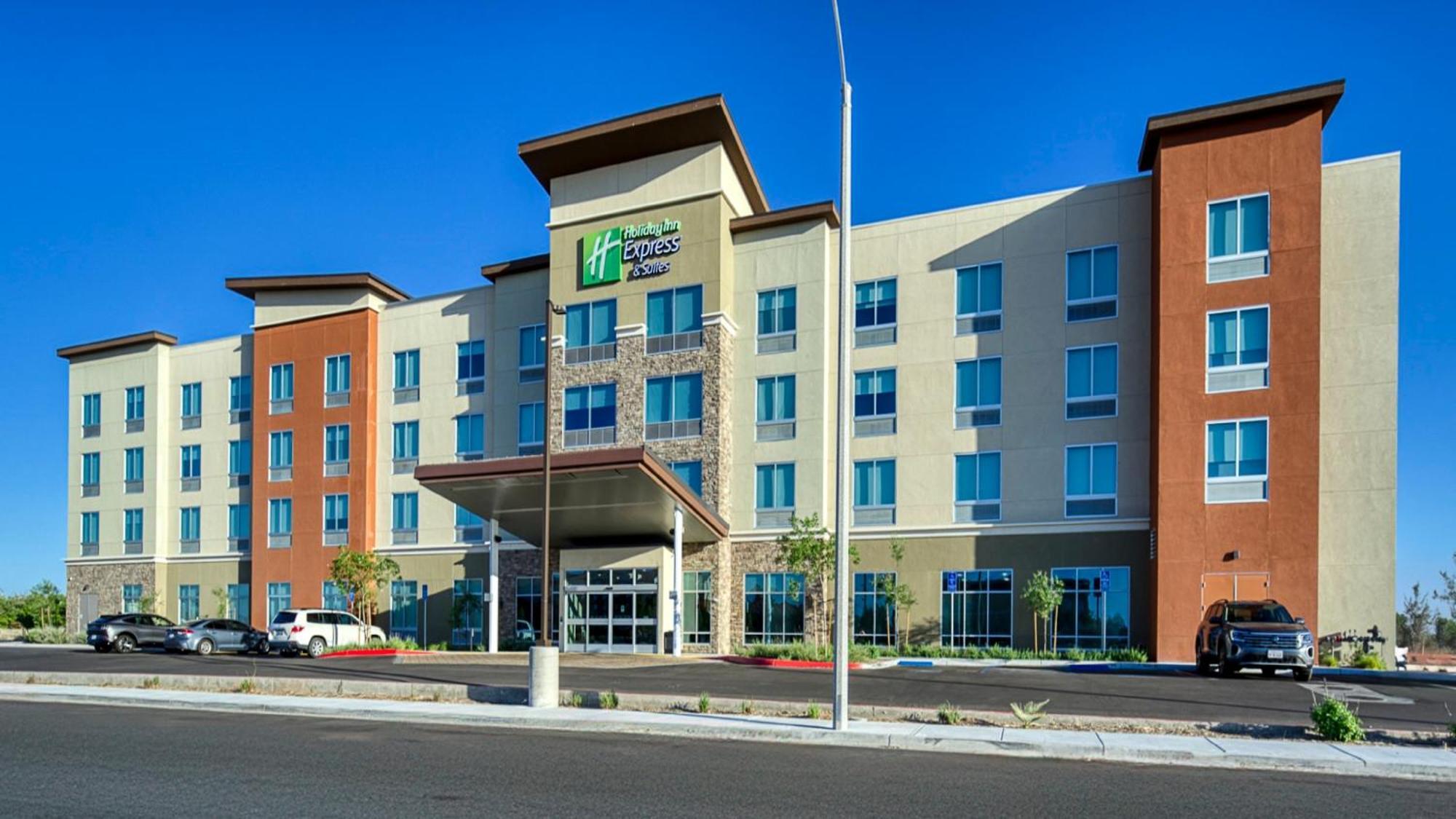 Holiday Inn Express & Suites Ridgecrest - China Lake By Ihg Exterior photo